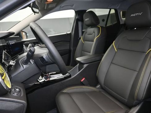 Used 2026 Chevrolet Trax ACTIV w/ Sunroof Package FWD image 9