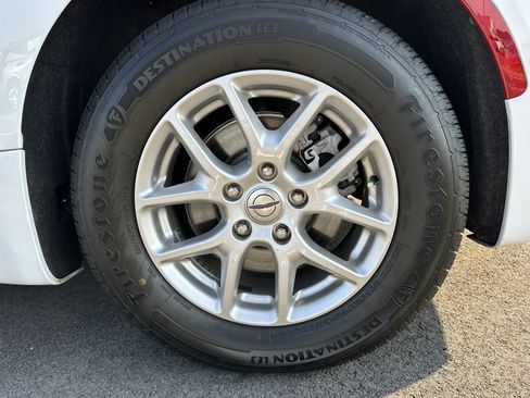 Used 2024 Chrysler Pacifica Touring-L image 20