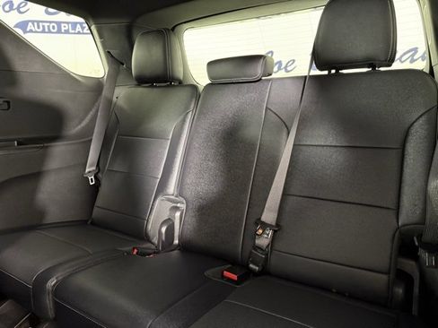 Used 2025 Chevrolet Traverse LT image 14