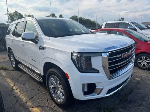 Used 2024 GMC Yukon SLT w/ SLT Premium Package AWD/4WD image 9