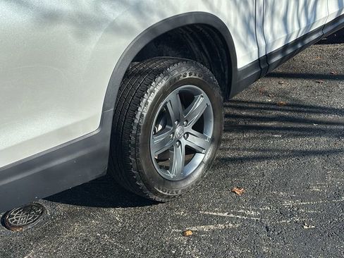 Certified 2023 Honda Ridgeline RTL image 8