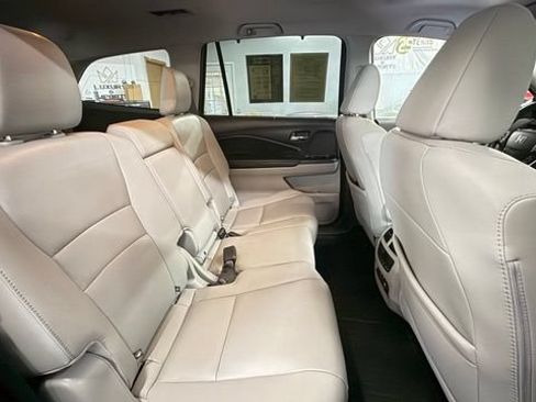Used 2018 Honda Pilot Touring image 31