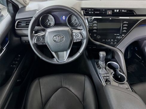 Certified 2020 Toyota Camry XLE w/ Sunroof Package image 4
