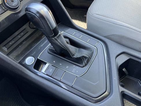 Used 2021 Volkswagen Tiguan SE FWD image 16