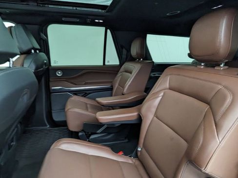 Used 2025 Lincoln Navigator L Reserve image 39