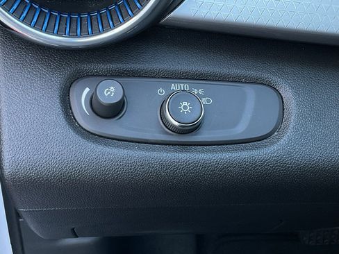 Used 2025 Chevrolet Trax LT image 26