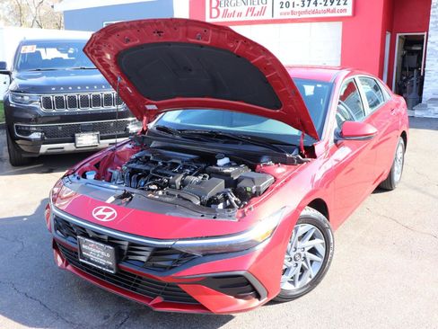 Used 2024 Hyundai Elantra SEL image 40