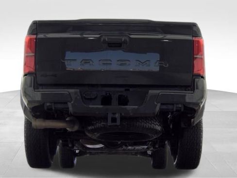 Used 2026 Toyota Tacoma TRD Off-Road AWD/4WD image 5