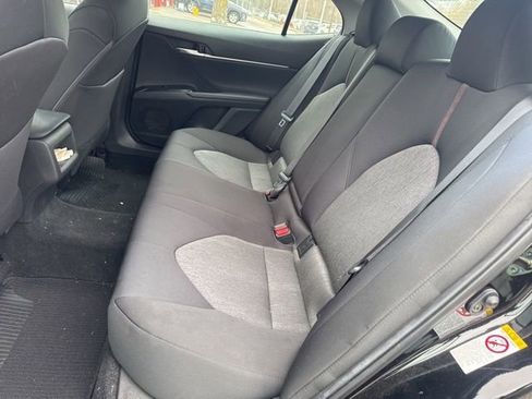 Used 2018 Toyota Camry LE image 3