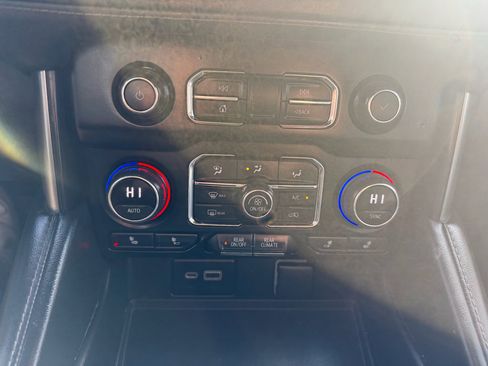 Used 2022 Chevrolet Suburban Z71 image 17