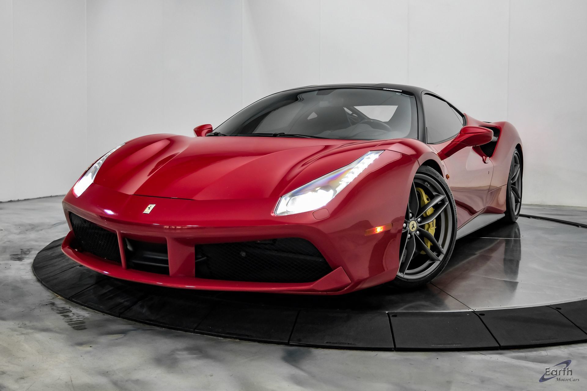 Used 2017 Ferrari 488 GTB RWD image 6