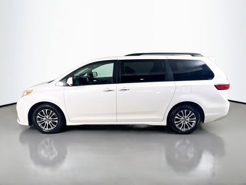 Used 2020 Toyota Sienna XLE FWD image 6
