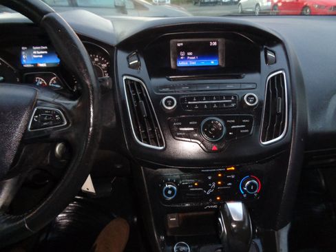 Used 2016 Ford Focus SE w/ Equipment Group 201A image 18