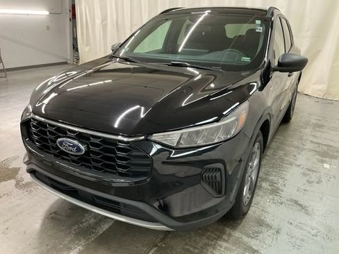 Used 2025 Ford Escape ST-Line w/ Tech Pack #1 FWD image 9