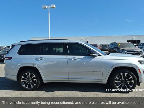 Used 2023 Jeep Grand Cherokee L Overland w/ Rear Seat Video Group I AWD/4WD image 4