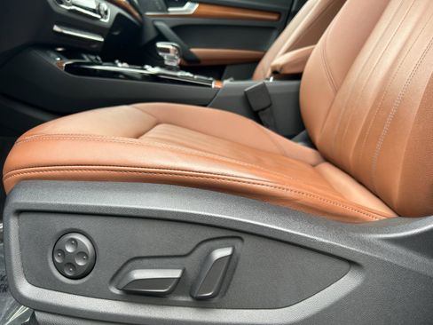 Used 2021 Audi Q5 Premium w/ Convenience Package image 17