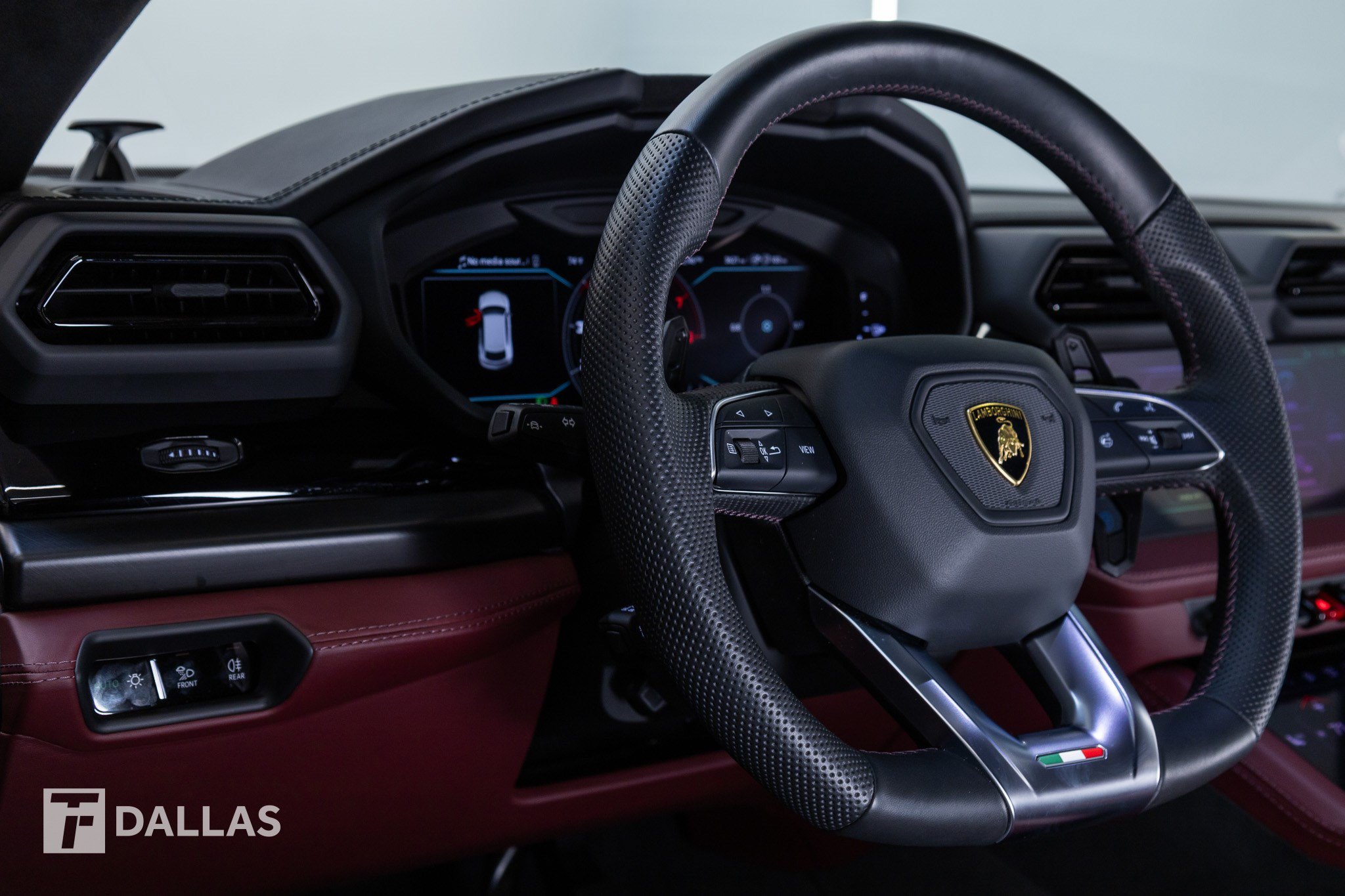 Used 2025 Lamborghini Urus SE AWD/4WD image 27