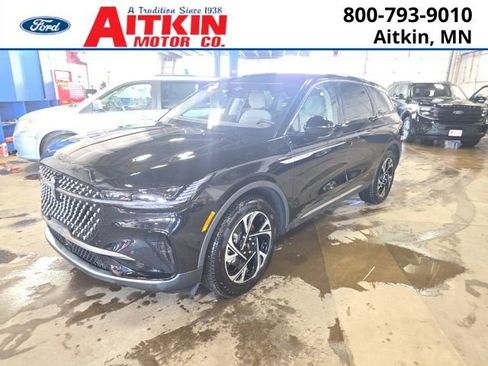 Used 2025 Lincoln Nautilus Premier image 1