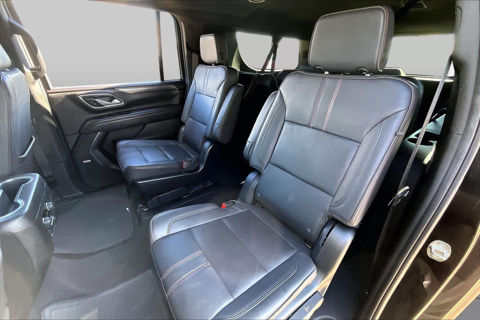 Used 2023 Chevrolet Suburban RST w/ Luxury Package AWD/4WD image 21