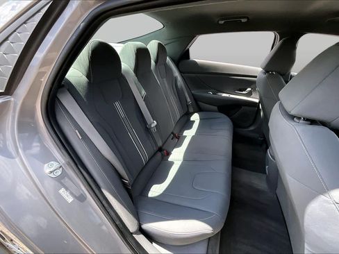 Used 2024 Hyundai Elantra SEL FWD image 18