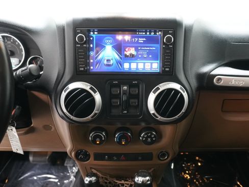 Used 2014 Jeep Wrangler Unlimited Sahara w/ Connectivity Group AWD/4WD image 20