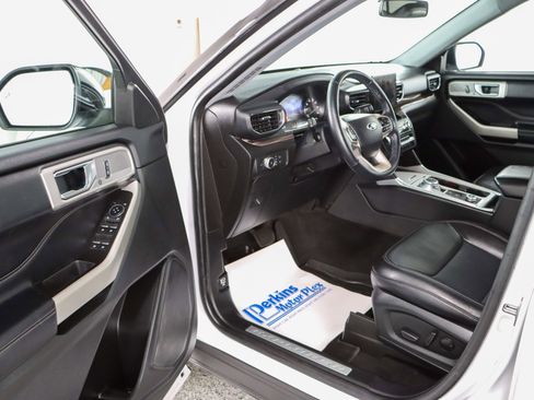 Used 2022 Ford Explorer Limited AWD/4WD image 3
