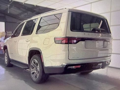 Used 2022 Jeep Wagoneer Series III AWD/4WD image 4