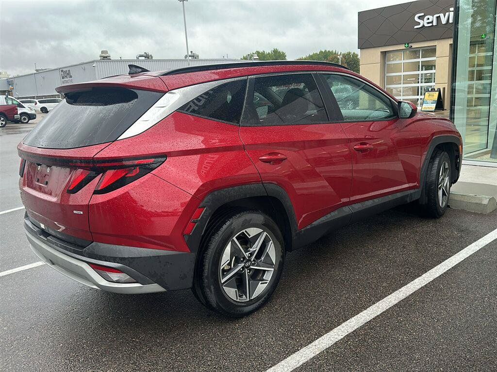 Certified 2025 Hyundai Tucson SEL AWD/4WD image 5