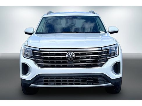 Used 2024 Volkswagen Atlas SE FWD image 2