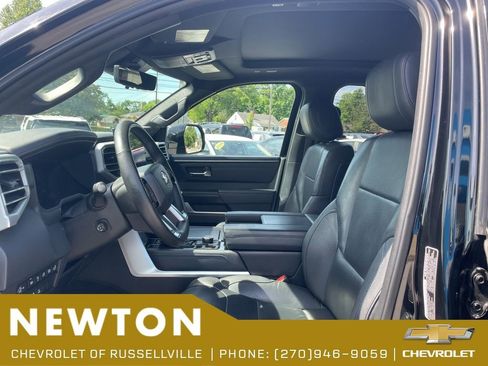 Used 2022 Toyota Tundra Platinum w/ Advanced Package AWD/4WD image 4