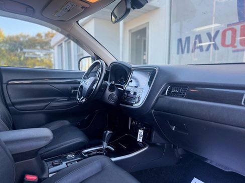 Used 2018 Mitsubishi Outlander SE image 41