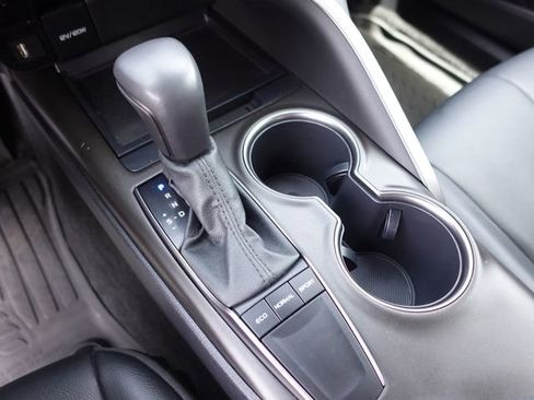 Used 2022 Toyota Camry SE w/ Convenience Package FWD image 20