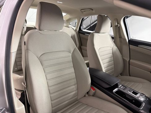 Used 2019 Ford Fusion SE FWD image 22