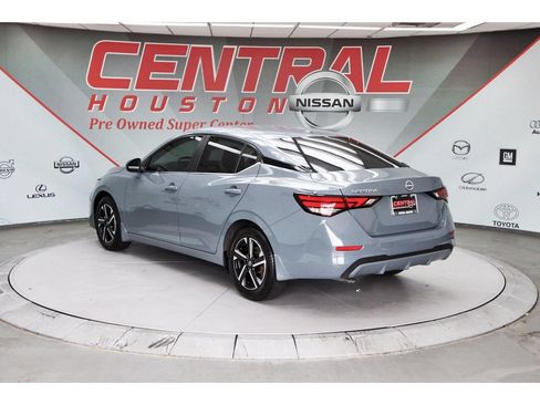 Used 2025 Nissan Sentra SV FWD image 3