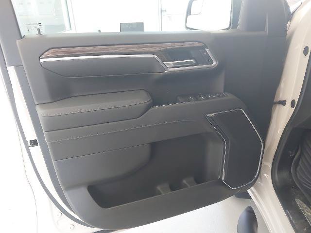 New 2026 Chevrolet Silverado 1500 RST w/ Dark Appearance Package AWD/4WD image 25