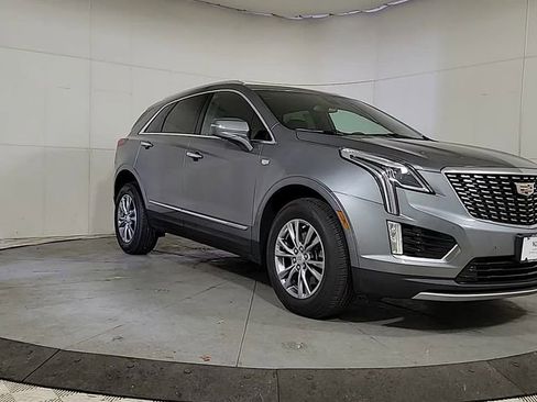 Used 2022 Cadillac XT5 Premium Luxury FWD image 2