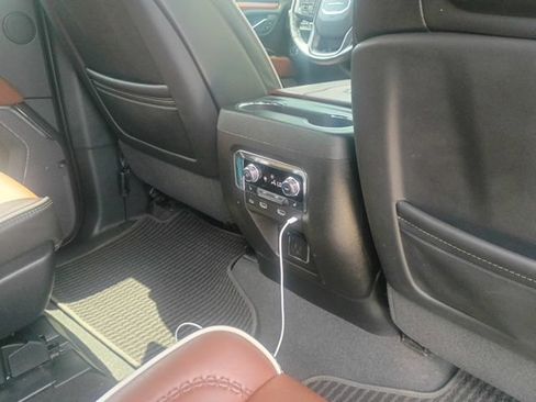 Used 2023 GMC Yukon Denali Ultimate AWD/4WD image 33