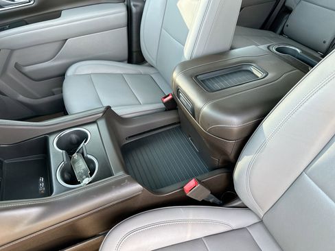 Used 2021 GMC Yukon SLT w/ SLT Luxury Package RWD image 21