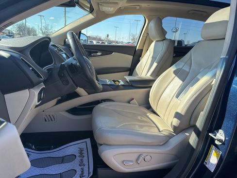 Used 2017 Lincoln MKX Reserve w/ Driver Assistance Package image 4