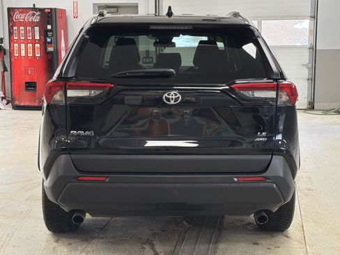 Used 2021 Toyota RAV4 LE image 9