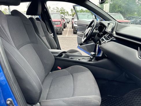 Used 2018 Toyota C-HR XLE FWD image 21