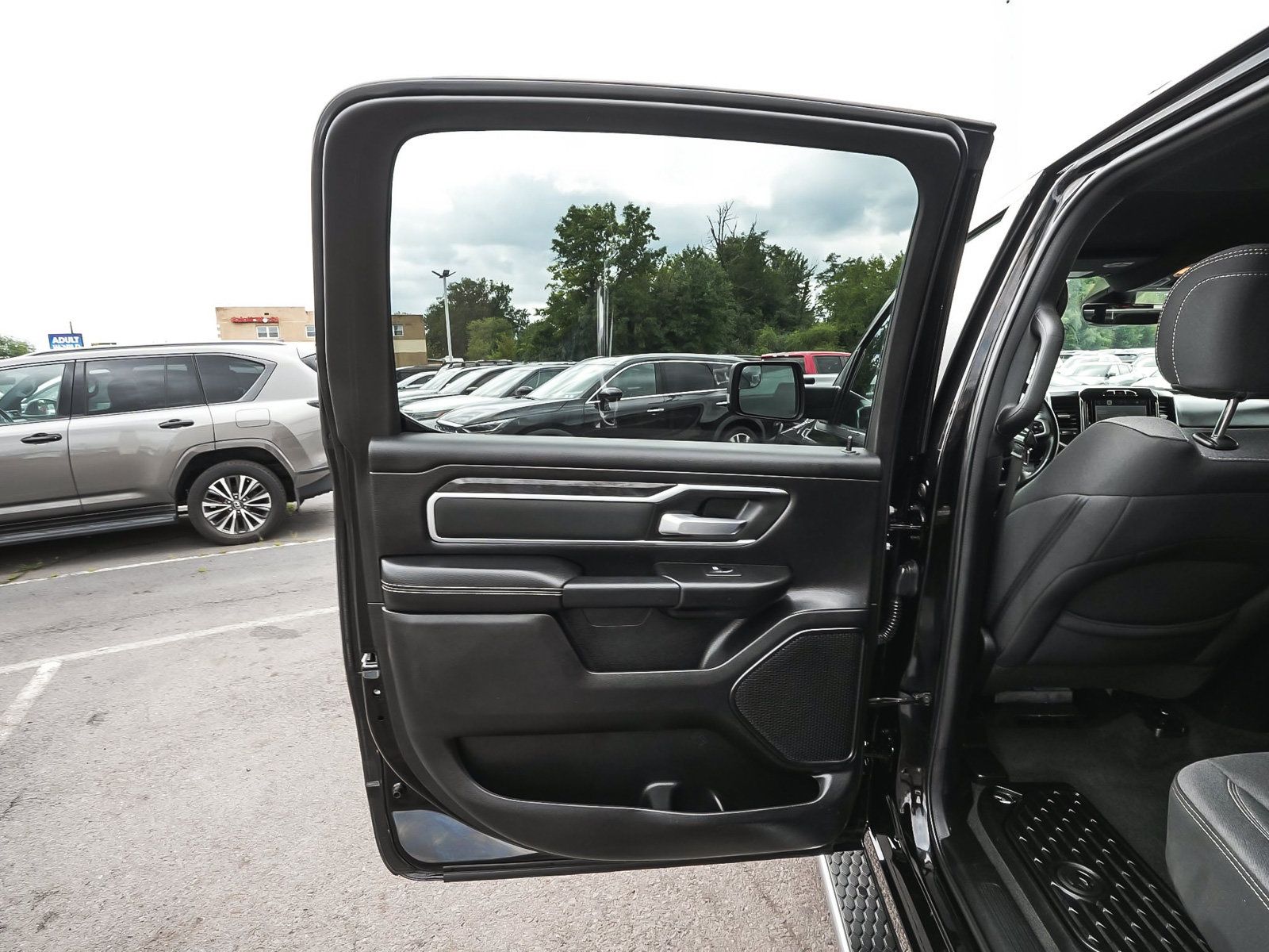 Used 2023 RAM 1500 Big Horn AWD/4WD image 13