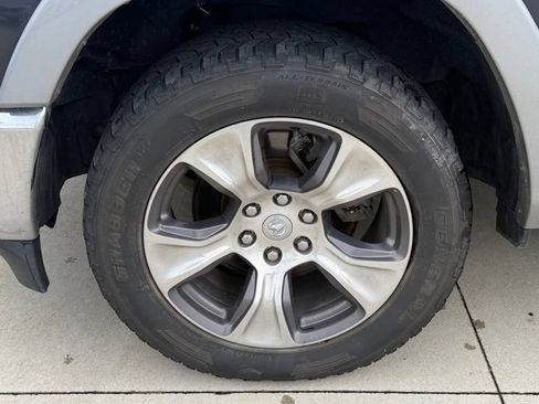 Used 2019 RAM 1500 Laramie AWD/4WD image 10