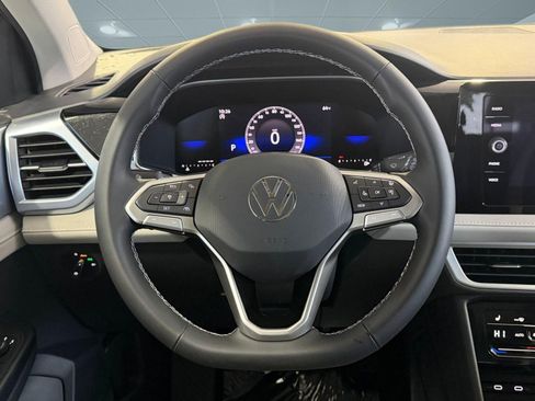 New 2026 Volkswagen Taos SE FWD image 15