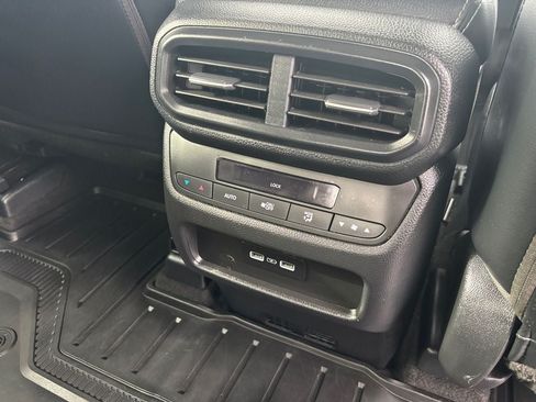Used 2023 Honda Pilot Touring image 37