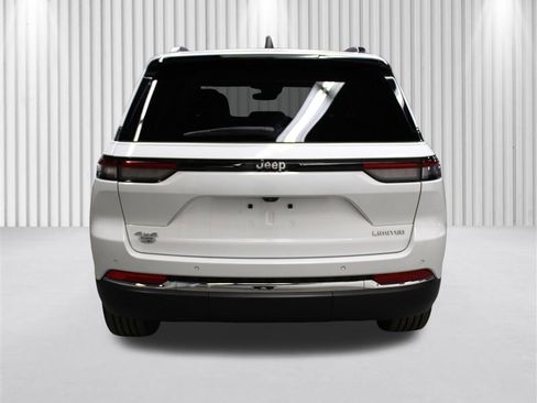 Used 2023 Jeep Grand Cherokee Limited w/ Trailer Tow Prep Group (B) image 4