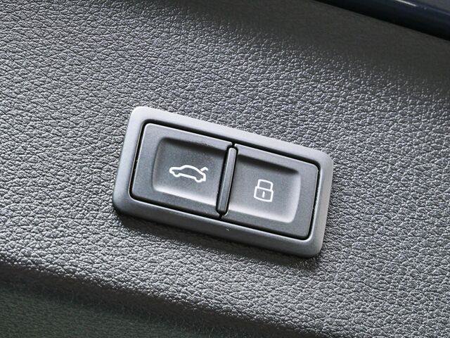Used 2023 Audi e-tron S Prestige w/ Prestige Package AWD/4WD image 32