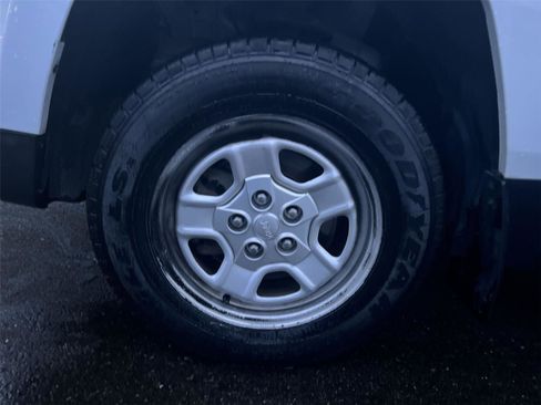 Used 2016 Jeep Patriot Sport image 9