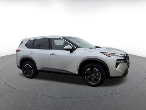 Used 2025 Nissan Rogue SV FWD image 2