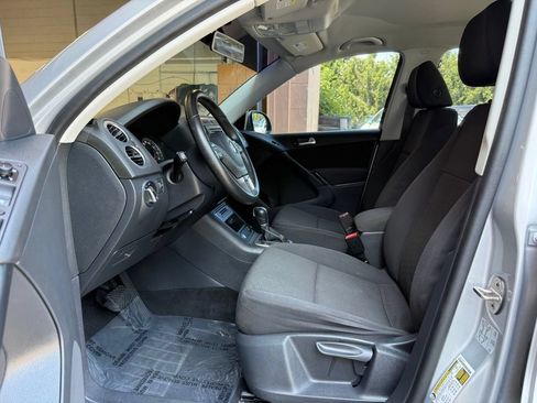 Used 2017 Volkswagen Tiguan Limited w/ Premium Package FWD image 10